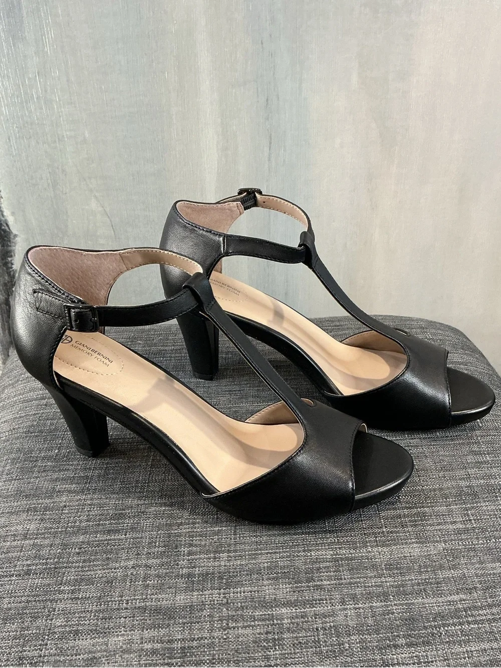 NEW Giani Bernini Claraal Leather T-Strap Sandals Black Heel Size 8M NIB